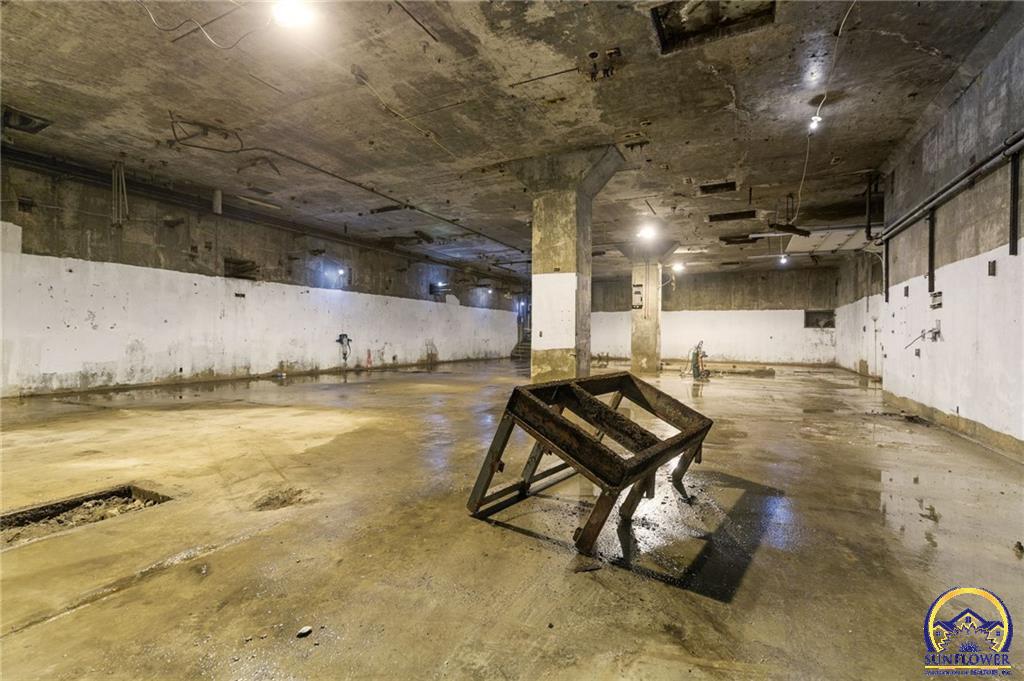 3627 Rd D Allen, KS 66833 - Photo 10 of 55