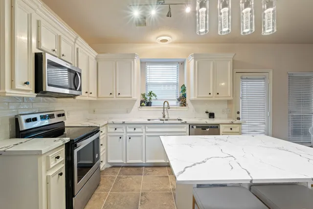 $295,000 | 1908 Northampton Drive, Conroe, TX 77303