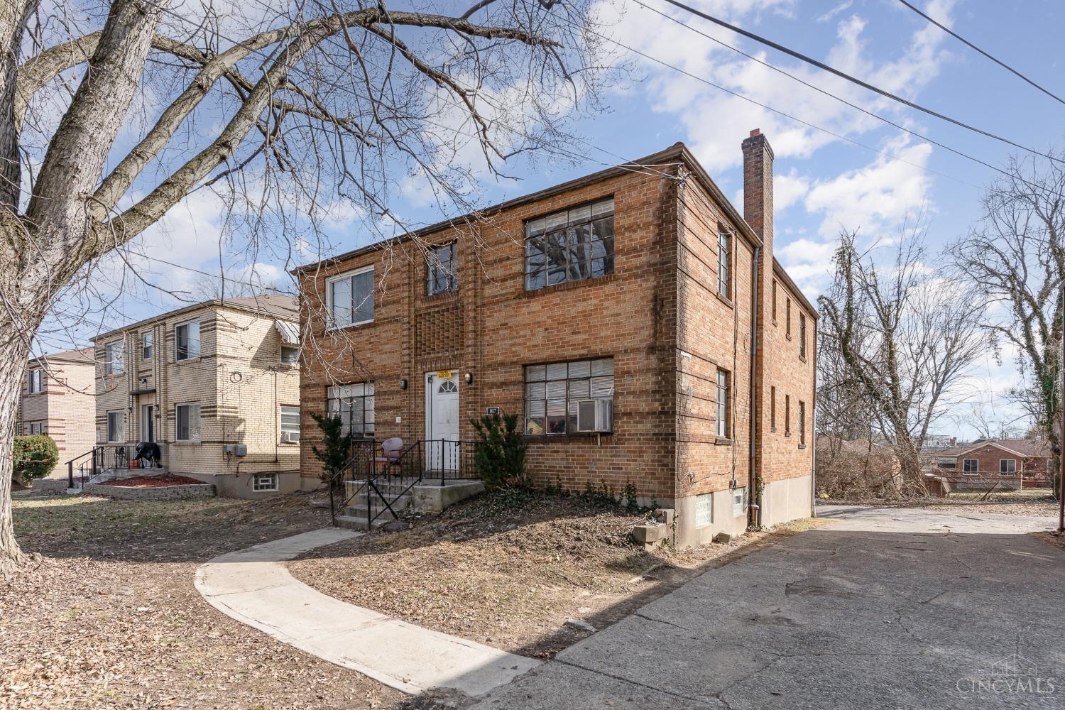 1627 Summit Road Cincinnati, OH 45237 - Photo 2 of 22