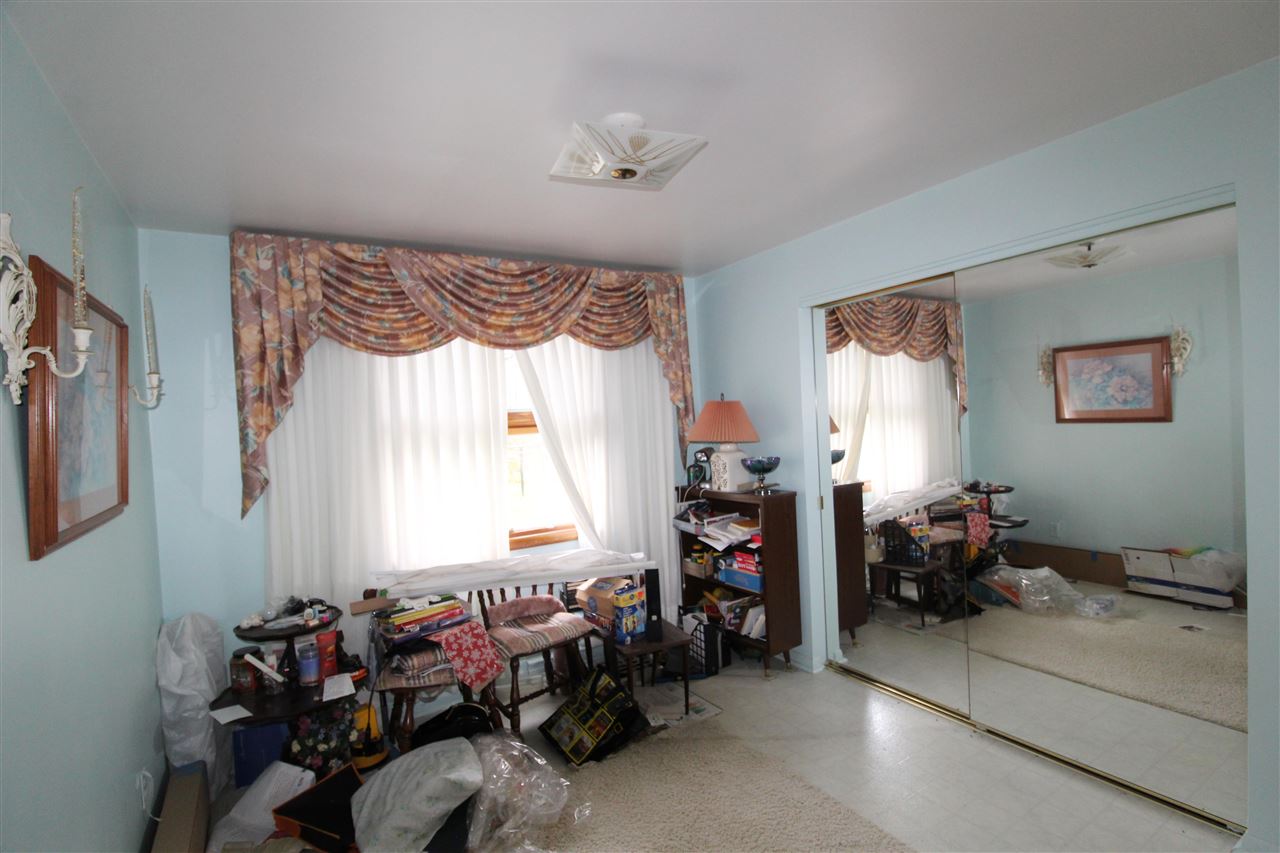 6094 East River Road Flushing, MI 48433 - Photo 8 of 18 50060428-7.JPG