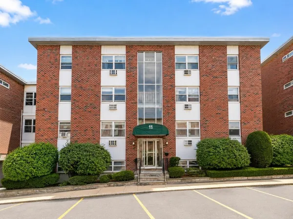 $3,000 | 11 Commonwealth Court, Unit 11, Boston, MA 02135
