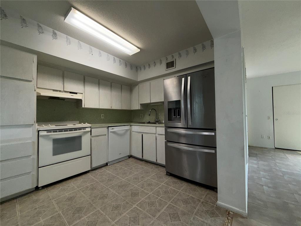 2073 Denmark Street, Unit 59 Clearwater, FL 33763 - Photo 9 of 17