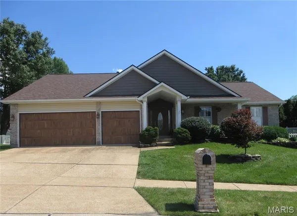 $399,900 | 3122 Piney Pointe Drive, St. Louis, MO 63129