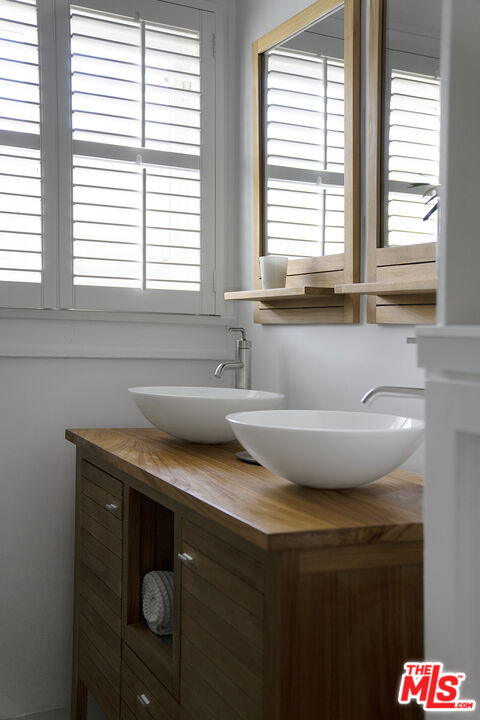 1601 Hi Point Street Los Angeles, CA 90035 - Photo 16 of 25 a bath tub sitting in a bathroom next to a window
