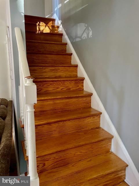 807 Stamford Road Baltimore, MD 21229 - Photo 17 of 40 Hardwood floors