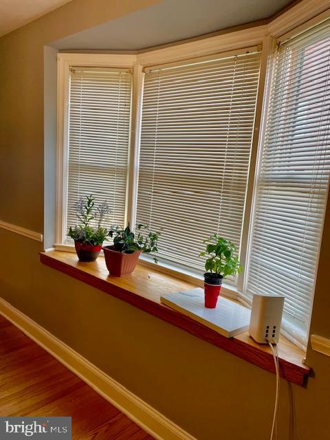 807 Stamford Road Baltimore, MD 21229 - Photo 9 of 40 Bay window