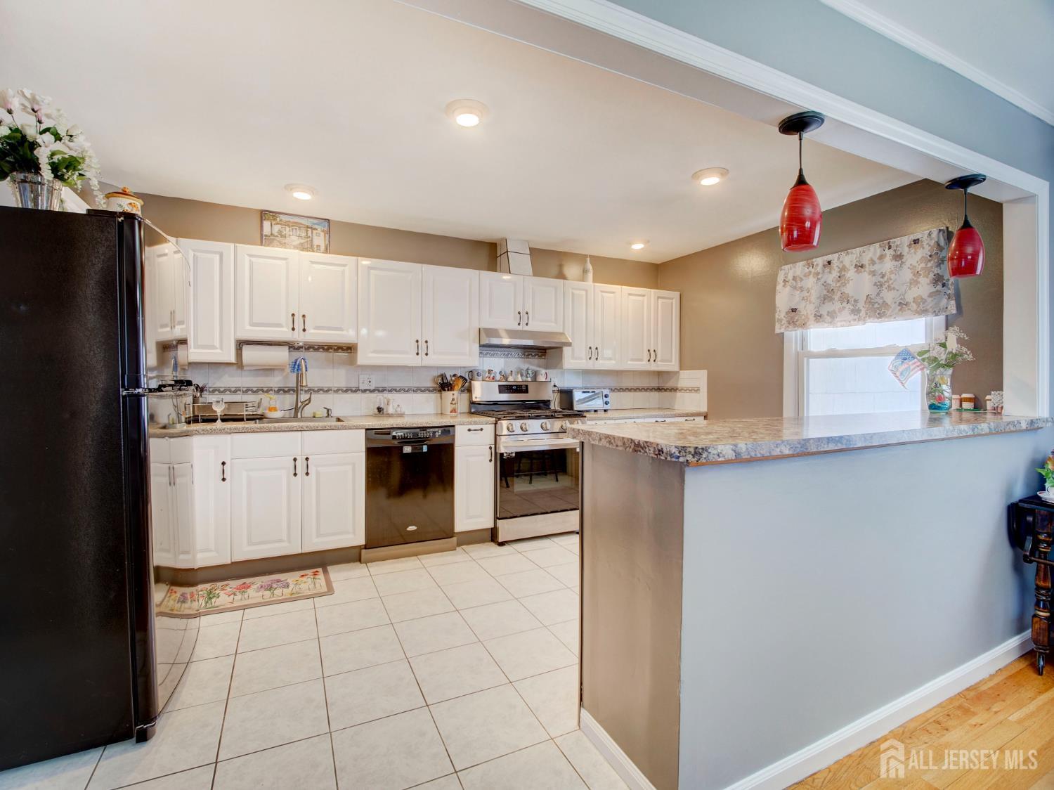 60 South Cliff Road Colonia, NJ 07067 - Photo 12 of 27 Gallery Image 12