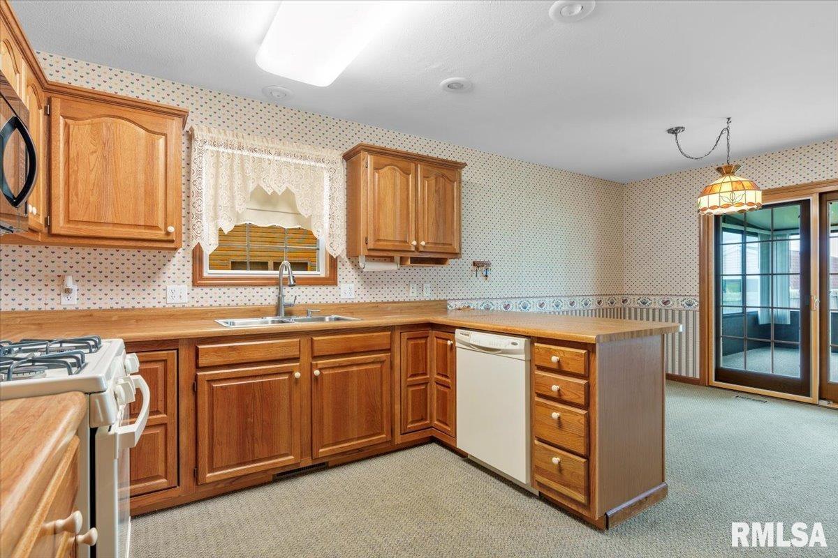 144 Post Road Virden, IL 62690 - Photo 12 of 33