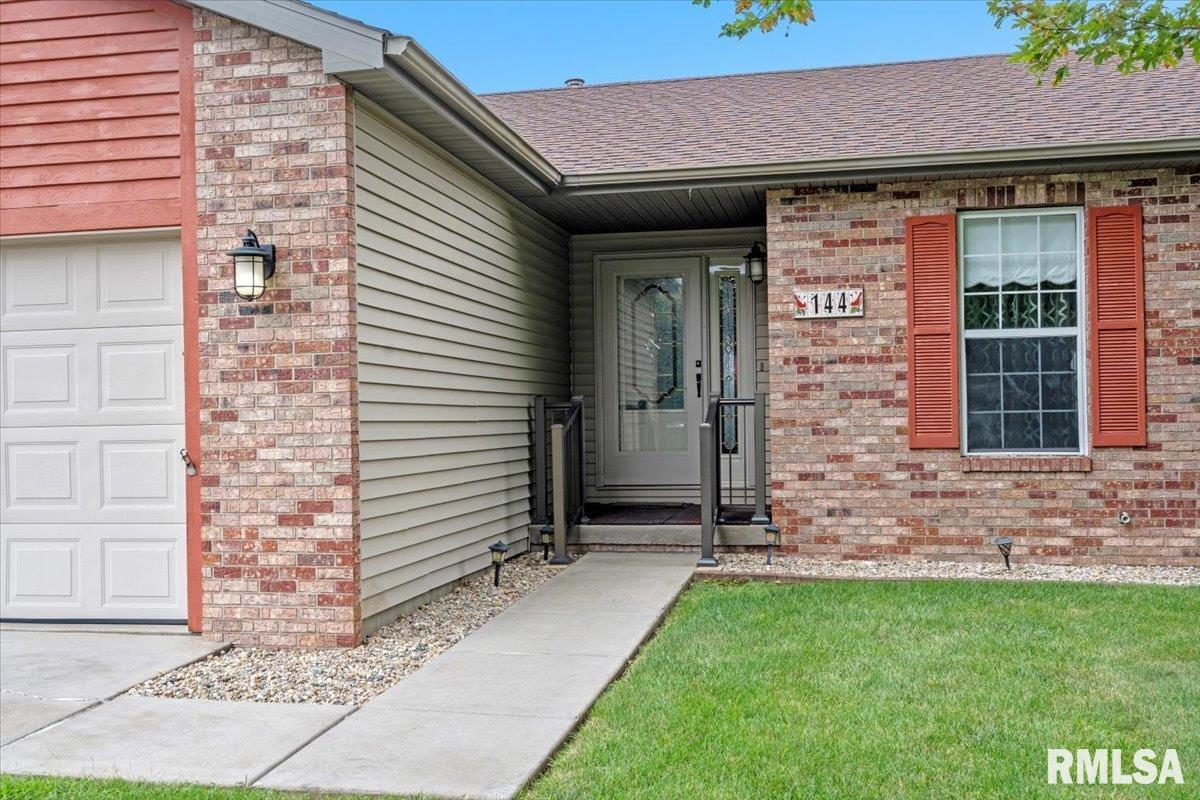 144 Post Road Virden, IL 62690 - Photo 2 of 33