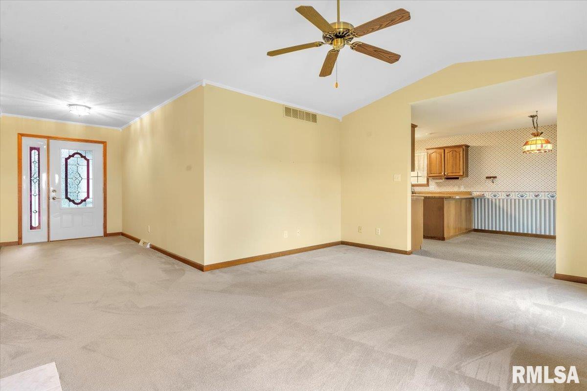 144 Post Road Virden, IL 62690 - Photo 4 of 33