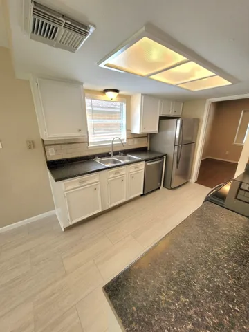 $2,000 | 22 West Broken Oak Court, The Woodlands, TX 77381