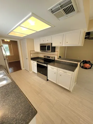 $2,000 | 22 West Broken Oak Court, The Woodlands, TX 77381