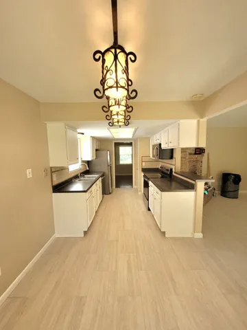 $2,000 | 22 West Broken Oak Court, The Woodlands, TX 77381