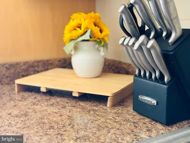 $430,000 | 1018 Knight Lane, Herndon, VA 20170