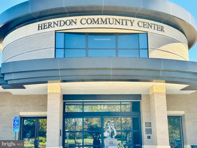 $430,000 | 1018 Knight Lane, Herndon, VA 20170