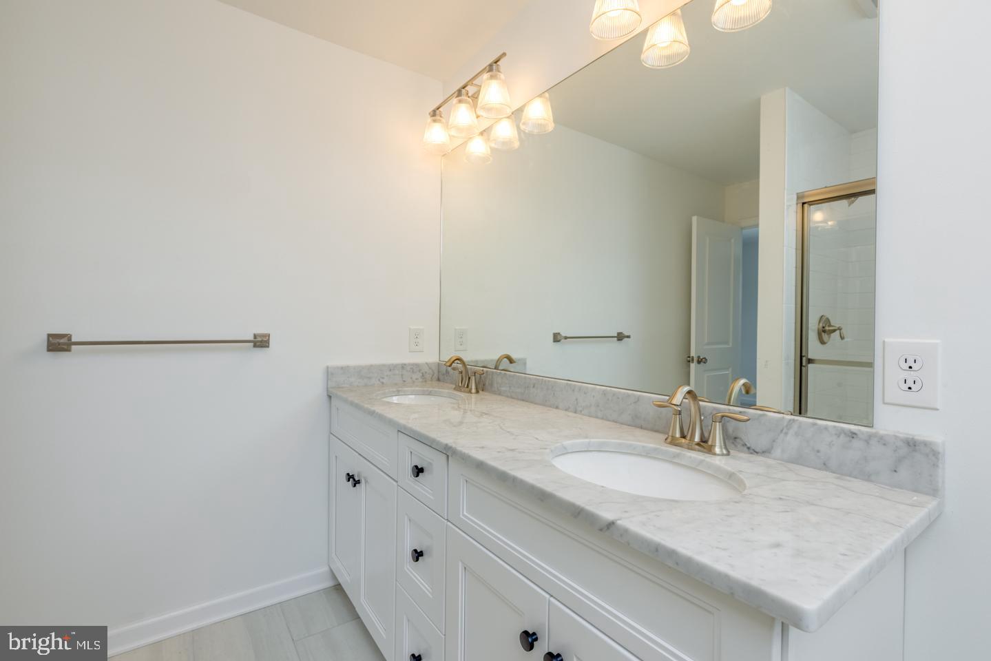1517 Brick Road Cherry Hill, NJ 08003 - Photo 22 of 40 Primary bedroom en-suite