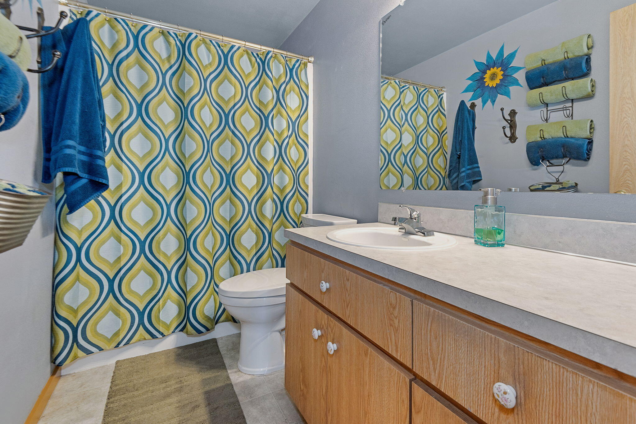 61498 Southwest Blakely Road Bend, OR 97702 - Photo 18 of 25 Second Bathroom