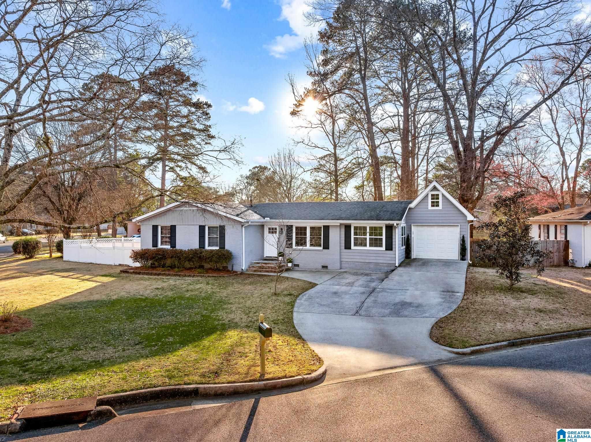 136 Stoneview Road Birmingham, AL 35210 - Photo 4 of 44