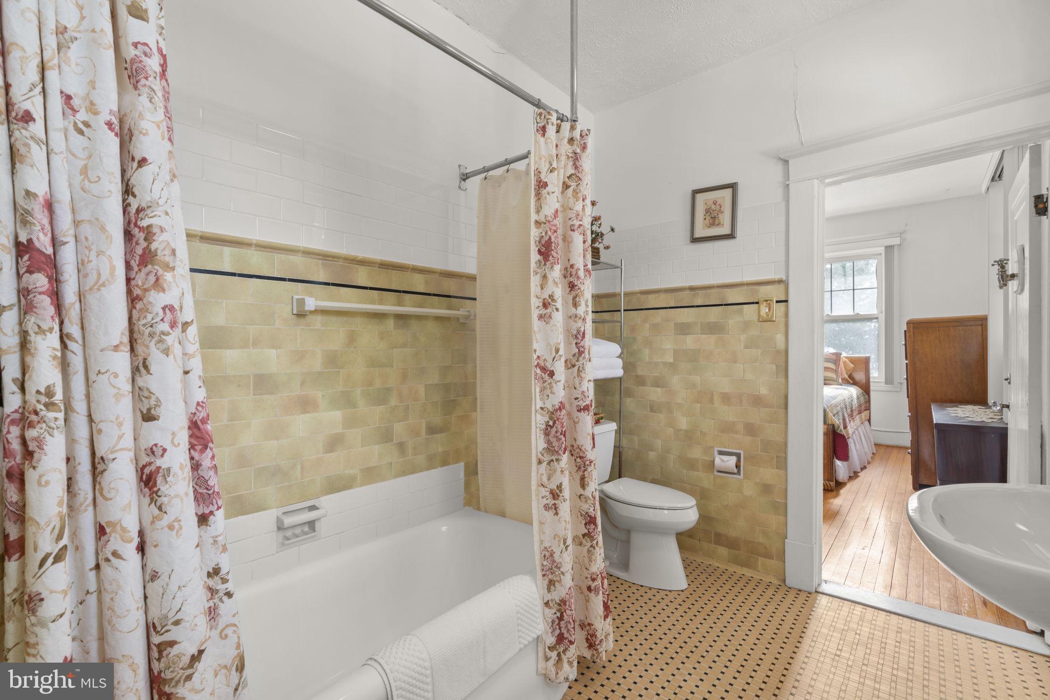 6100 Frederick Road Catonsville, MD 21228 - Photo 24 of 61 a bathroom with a bathtub and a toilet