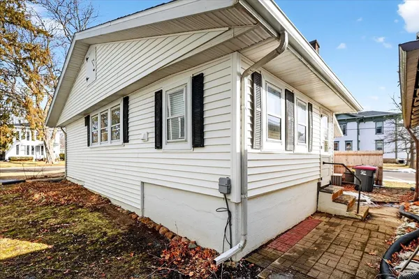 $225,000 | 203 South 1st Street, Evansville, WI 53536