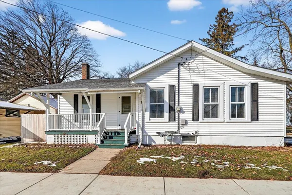 $225,000 | 203 South 1st Street, Evansville, WI 53536