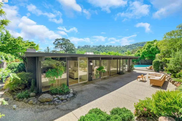 $1,849,000 | 15 Don Timoteo Court, San Rafael, CA 94903