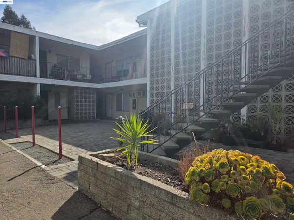 $2,360 | Downtown Pleasanton, Pleasanton, CA 94566
