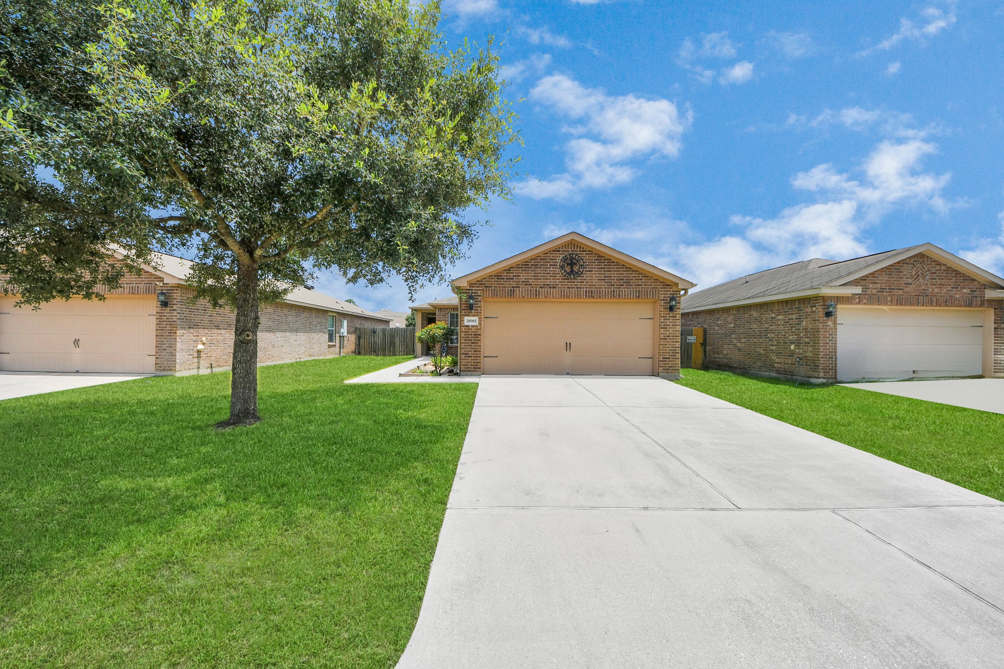28961 San Bernard River Loop Spring, TX 77386 - Photo 3 of 36 a front view of a house with a yard and garage