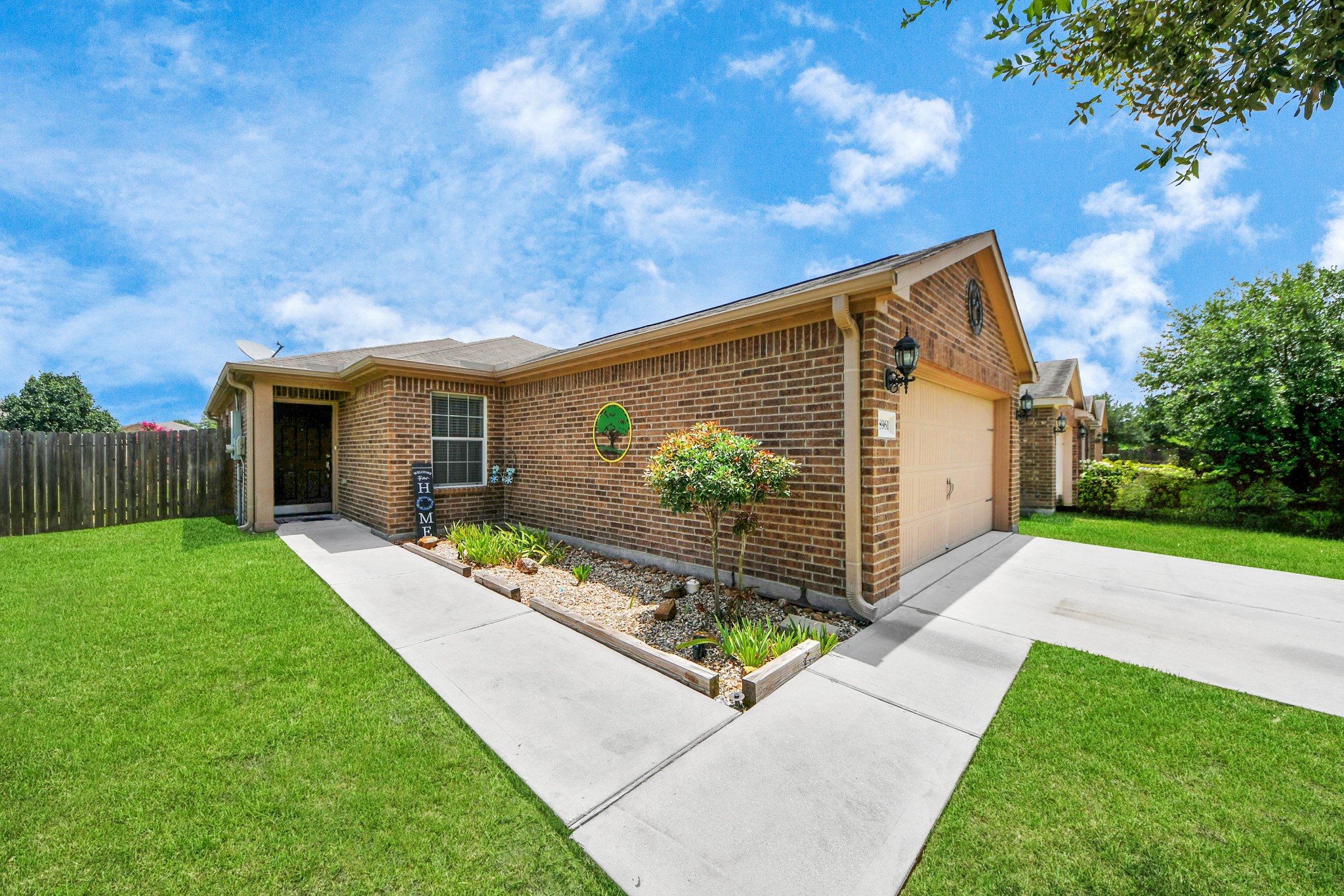 28961 San Bernard River Loop Spring, TX 77386 - Photo 5 of 36 a view of an house with backyard space and garden