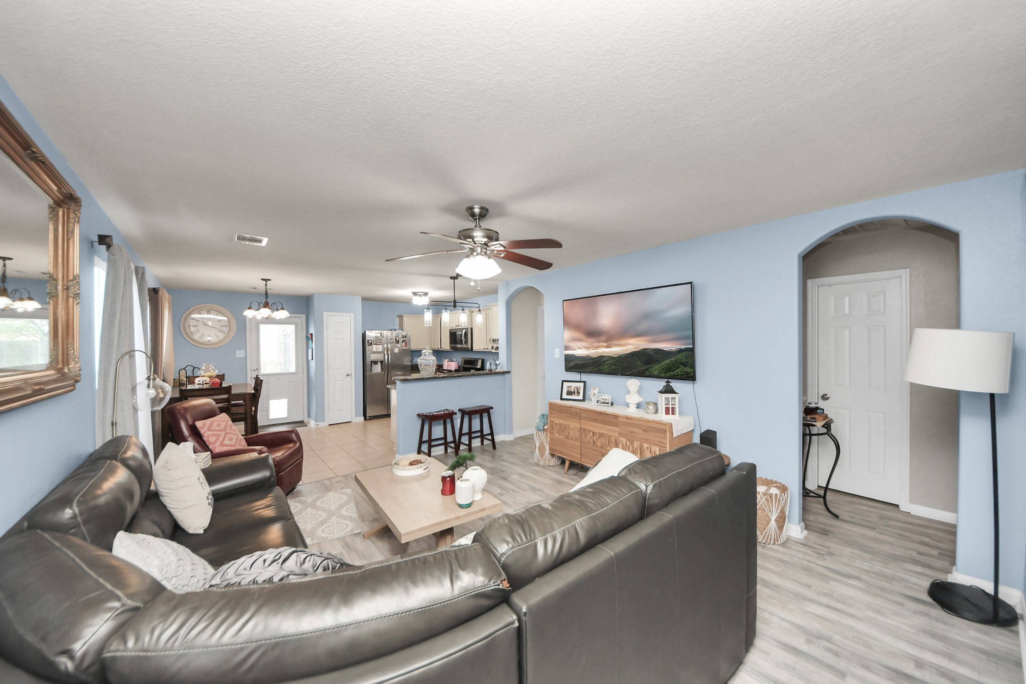 28961 San Bernard River Loop Spring, TX 77386 - Photo 9 of 36 a living room with furniture and a flat screen tv
