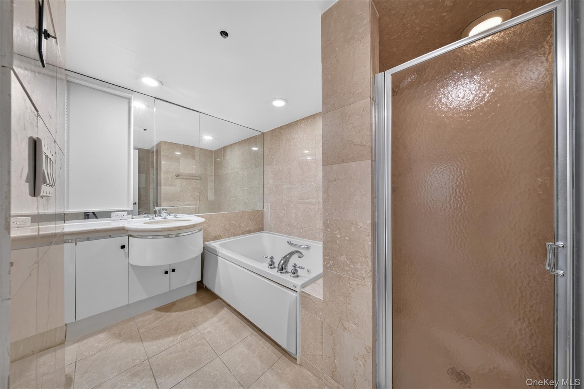 88 Cutter Mill Road, Unit 322 Great Neck, NY 11021 - Photo 8 of 21 Gallery Image 8