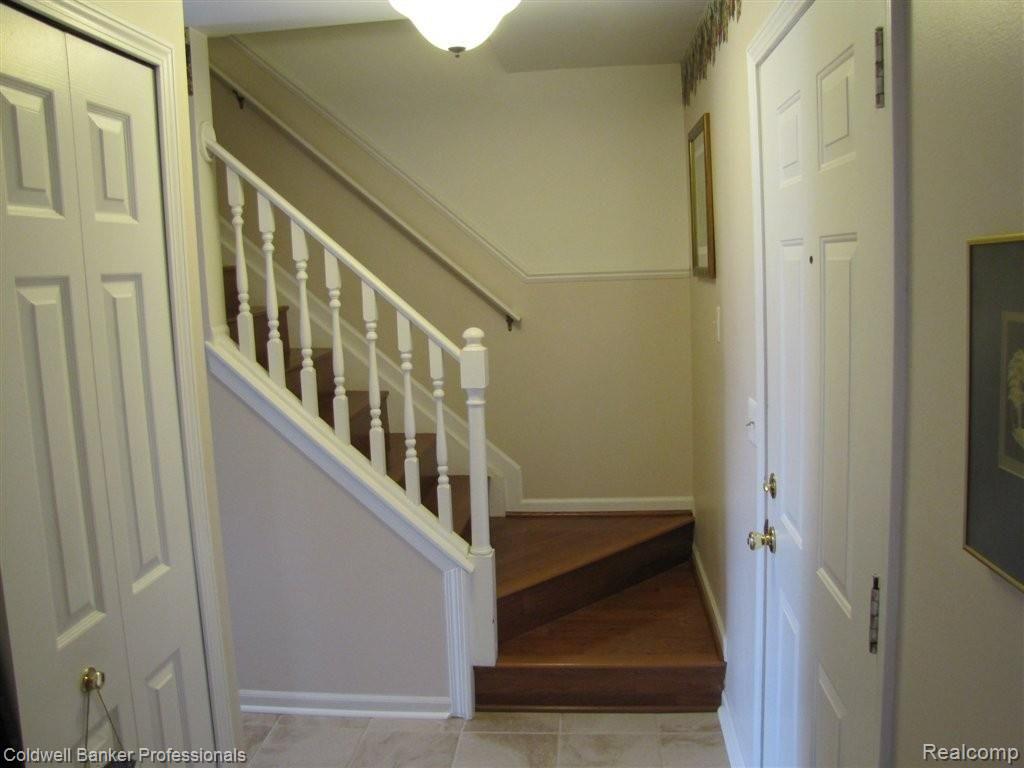 1534 Rand Road Canton, MI 48187 - Photo 3 of 17 Entryway