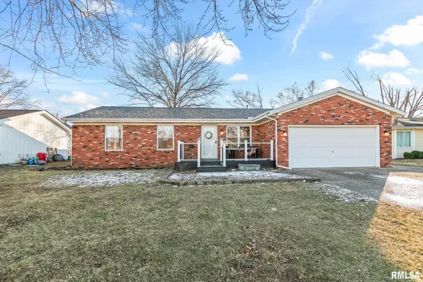$220,000 | 814 Hackberry Drive, Chatham, IL 62629
