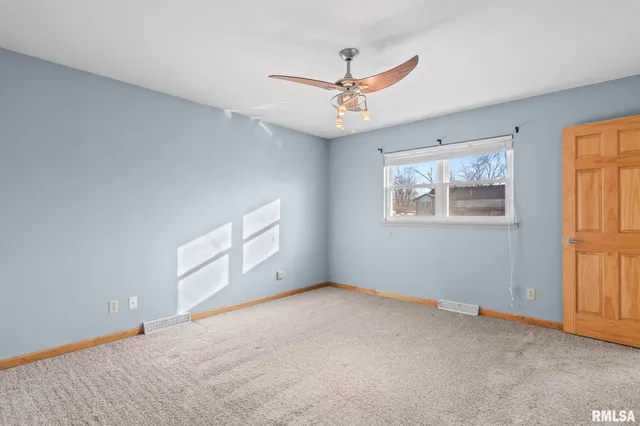 $220,000 | 814 Hackberry Drive, Chatham, IL 62629