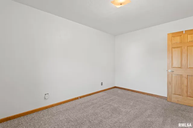 $220,000 | 814 Hackberry Drive, Chatham, IL 62629