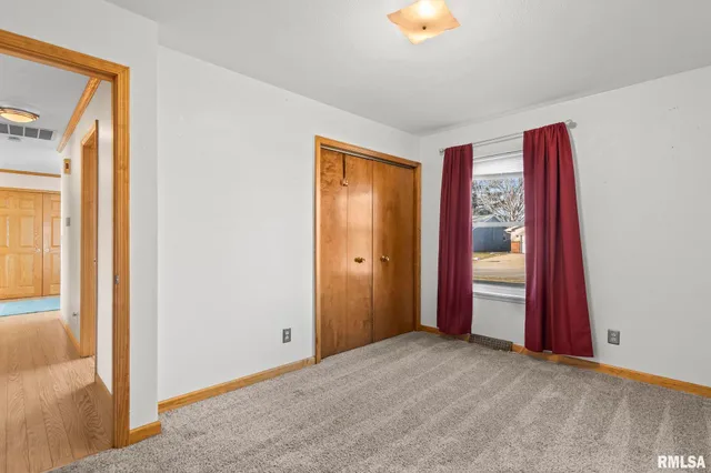 $220,000 | 814 Hackberry Drive, Chatham, IL 62629