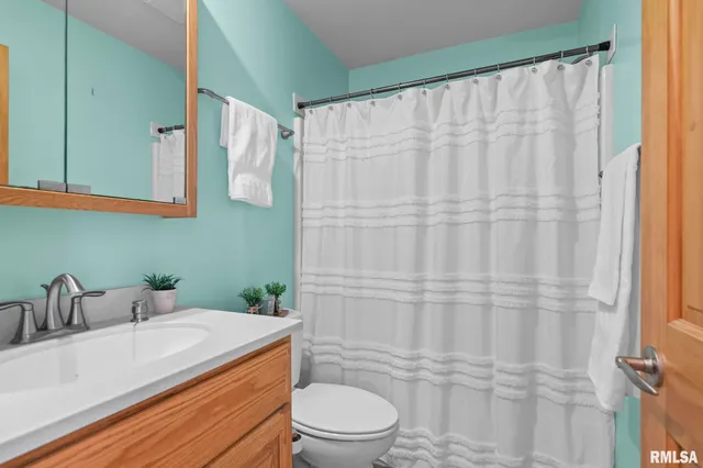 $220,000 | 814 Hackberry Drive, Chatham, IL 62629