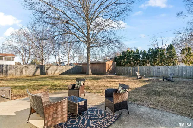 $220,000 | 814 Hackberry Drive, Chatham, IL 62629