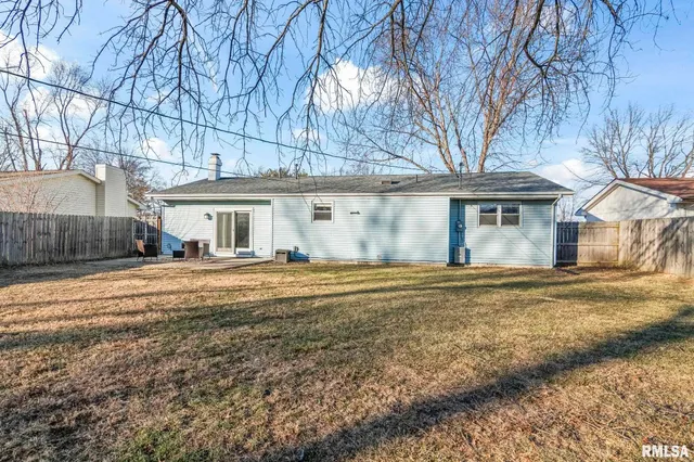 $220,000 | 814 Hackberry Drive, Chatham, IL 62629