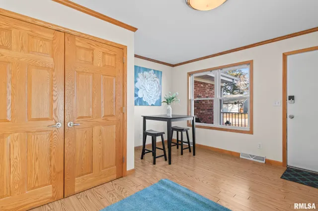 $220,000 | 814 Hackberry Drive, Chatham, IL 62629