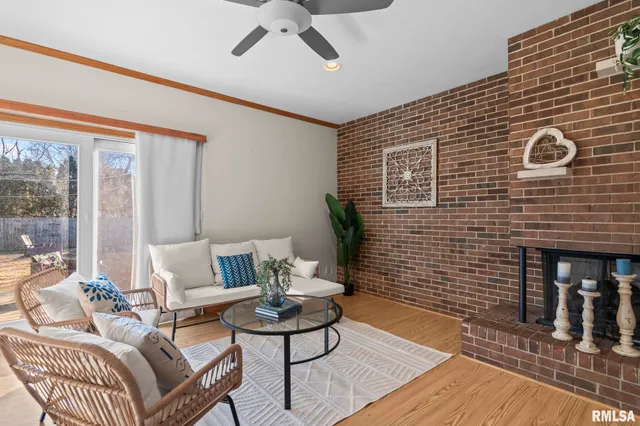 $220,000 | 814 Hackberry Drive, Chatham, IL 62629