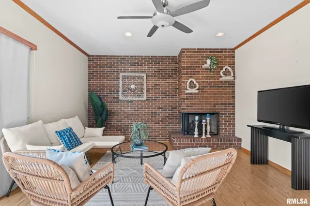 $220,000 | 814 Hackberry Drive, Chatham, IL 62629