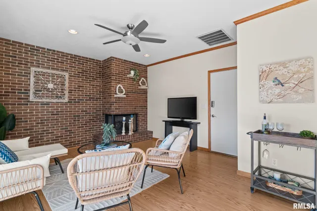 $220,000 | 814 Hackberry Drive, Chatham, IL 62629