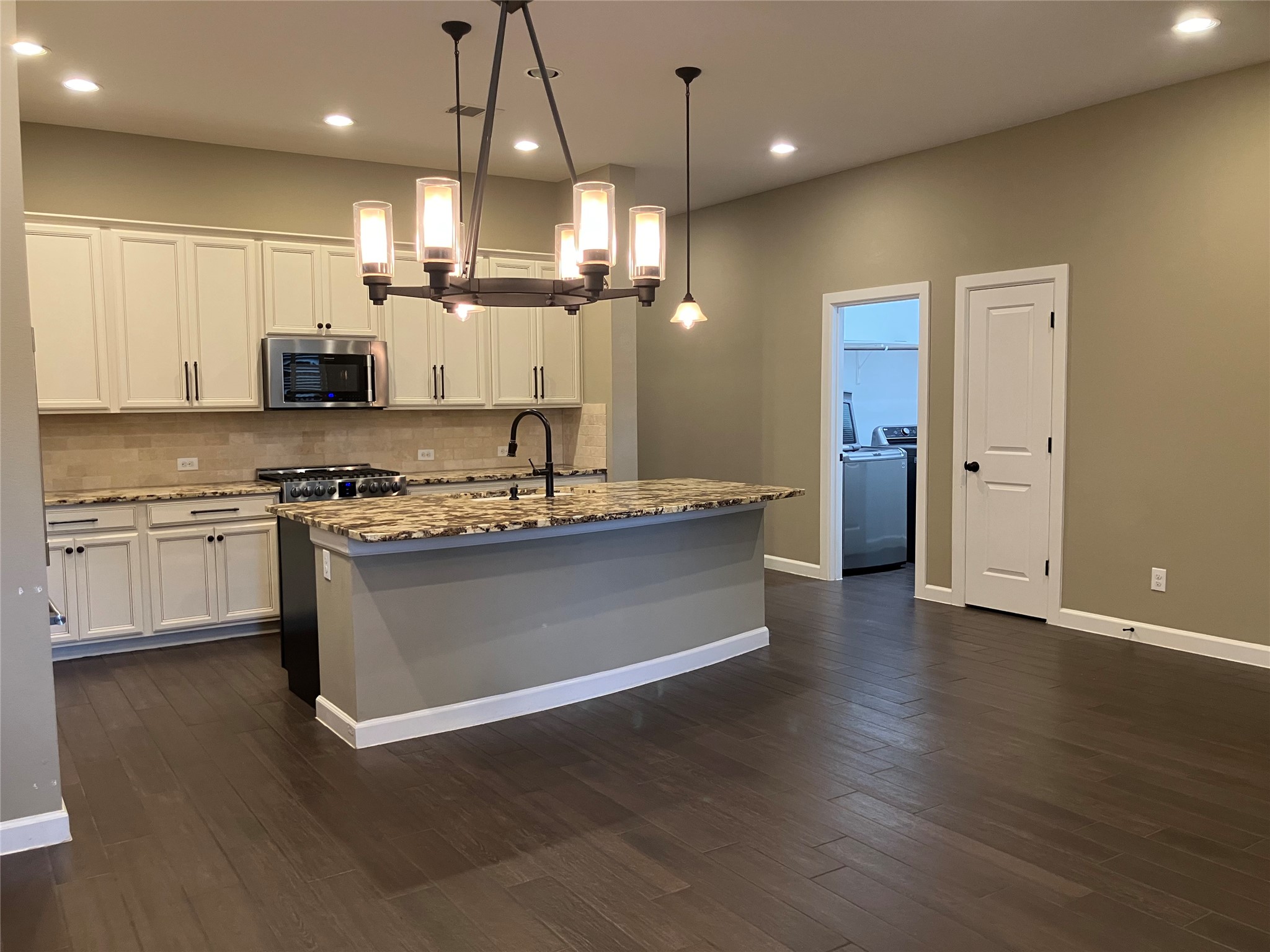 131 Castlegate Lane Houston, TX 77065 - Photo 12 of 24 beautiful lighting