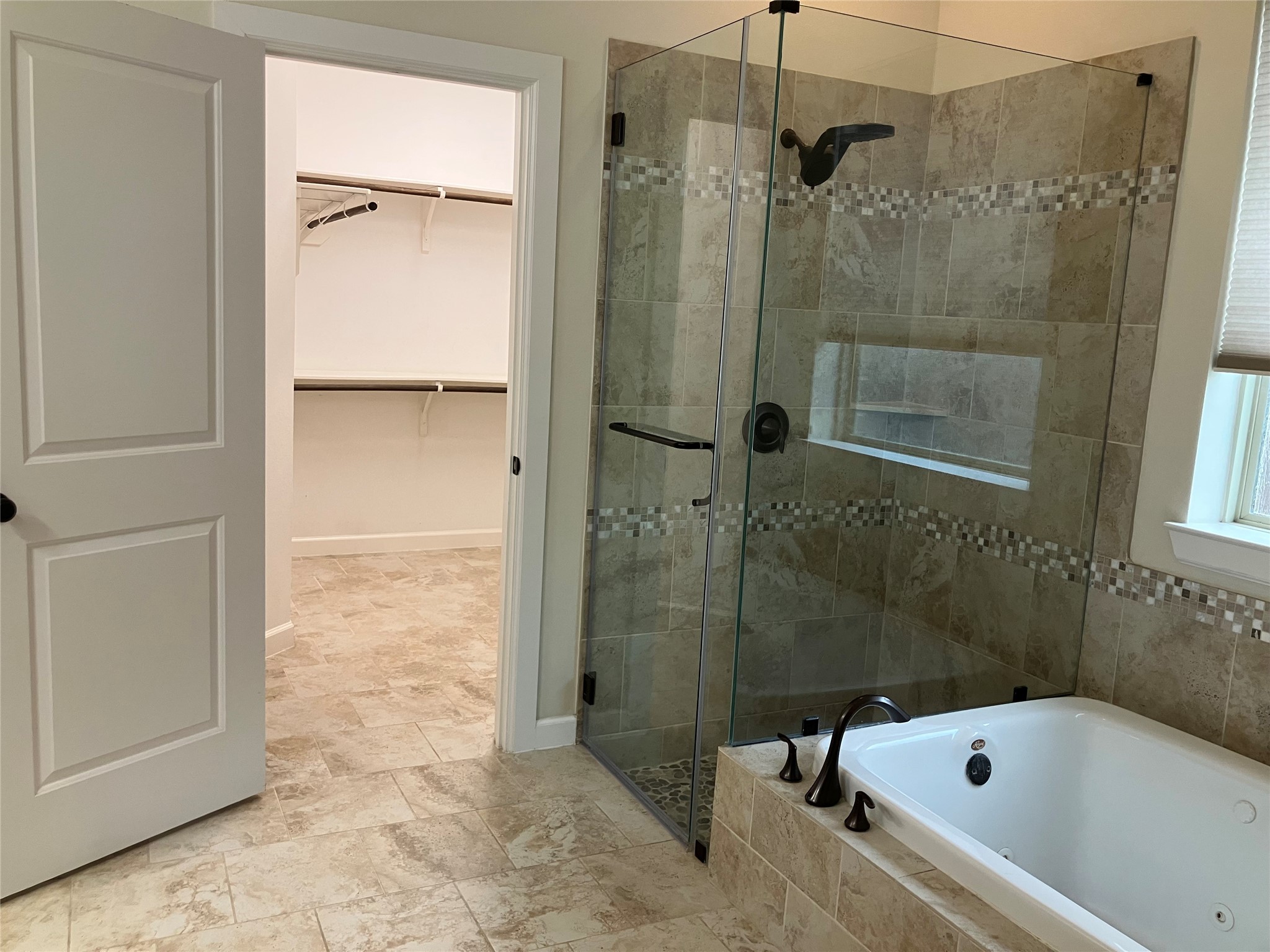 131 Castlegate Lane Houston, TX 77065 - Photo 15 of 24 master bath, shower and tub