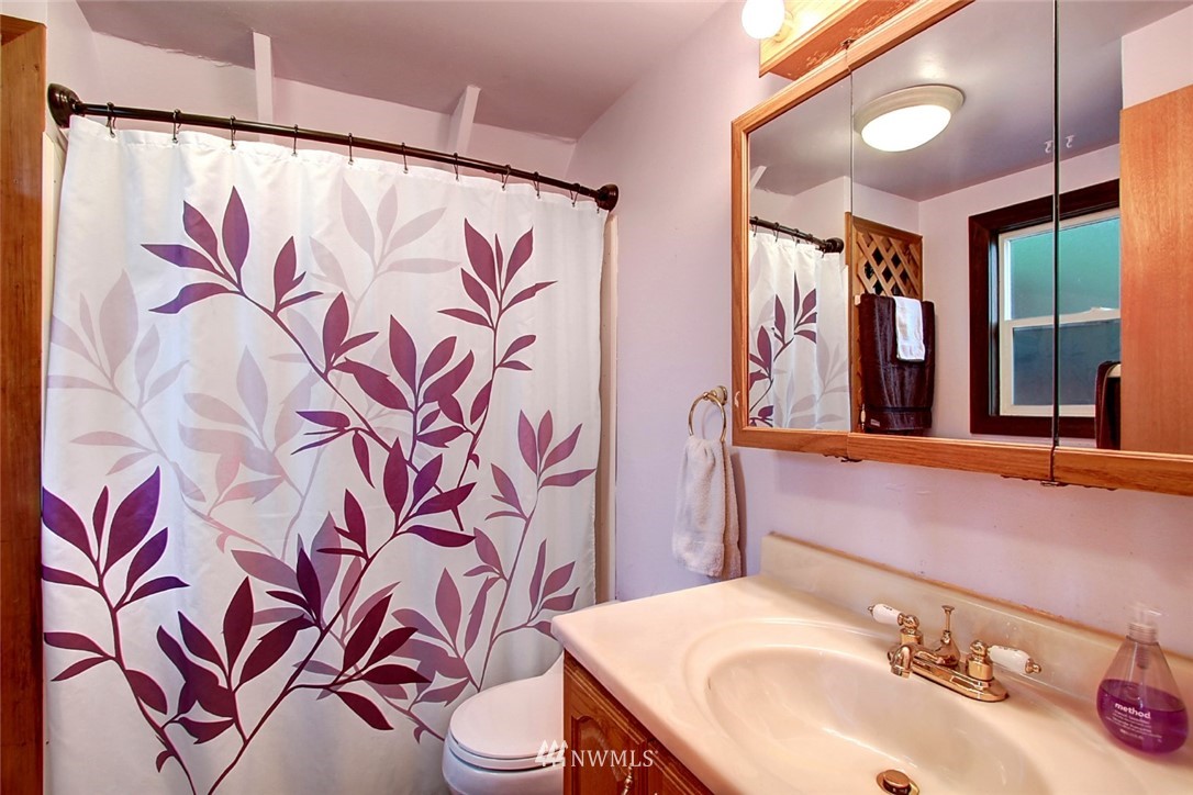 15542 112th Avenue Northeast Bothell, WA 98011 - Photo 5 of 25 Gallery Image 5