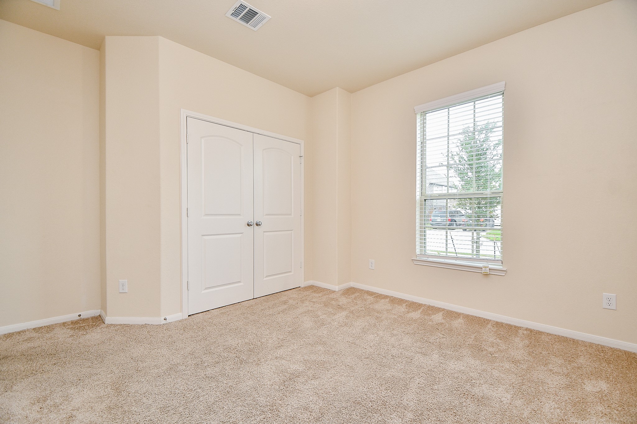 15210 Ordie Run Drive Humble, TX 77346 - Photo 18 of 40 an empty room with windows