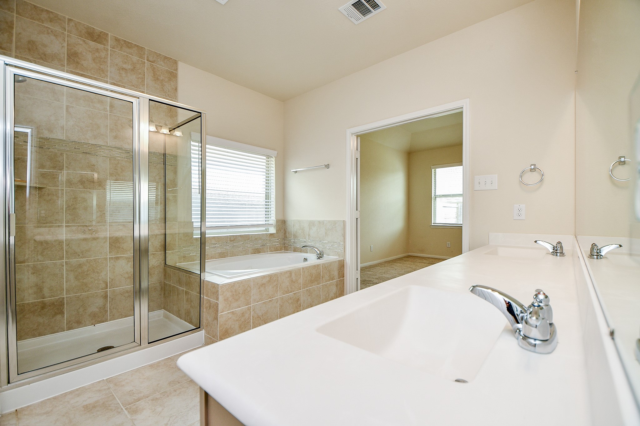15210 Ordie Run Drive Humble, TX 77346 - Photo 28 of 40 a bathroom with a bathtub and a sink