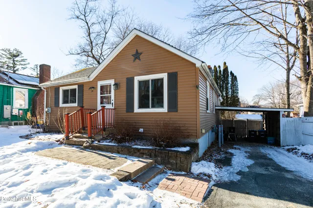$279,900 | 30 Pinehurst Avenue, Pittsfield, MA 01201