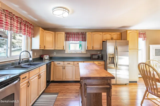 $279,900 | 30 Pinehurst Avenue, Pittsfield, MA 01201